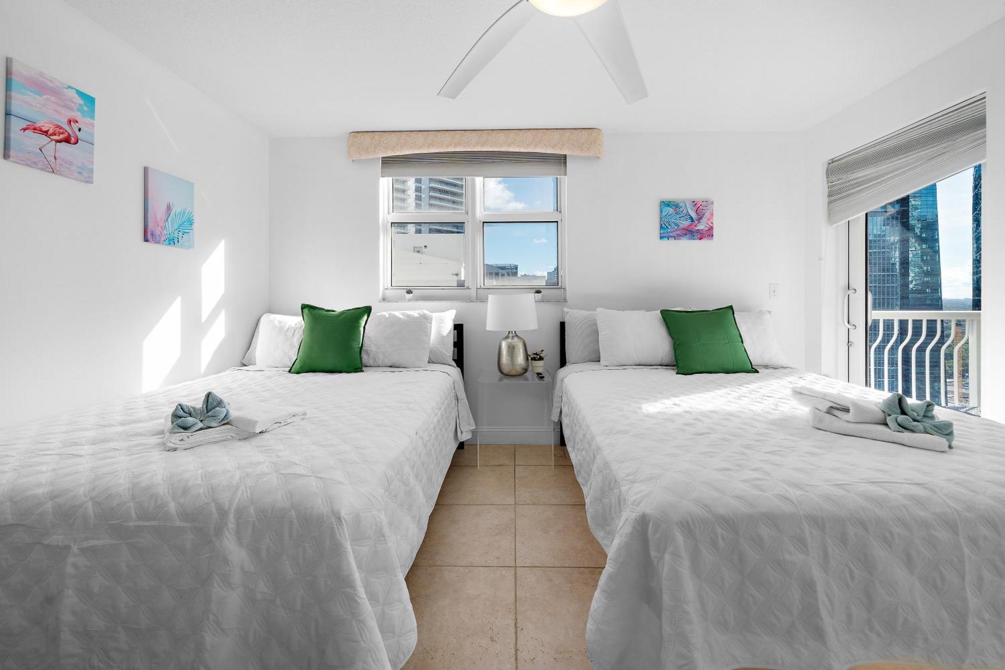 Stylish 2br With Skyline Views, Free Parking, Sleeps 8 Apartamento Miami