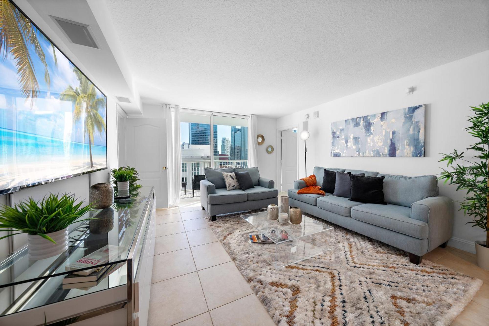 Stylish 2br With Skyline Views, Free Parking, Sleeps 8 Apartamento