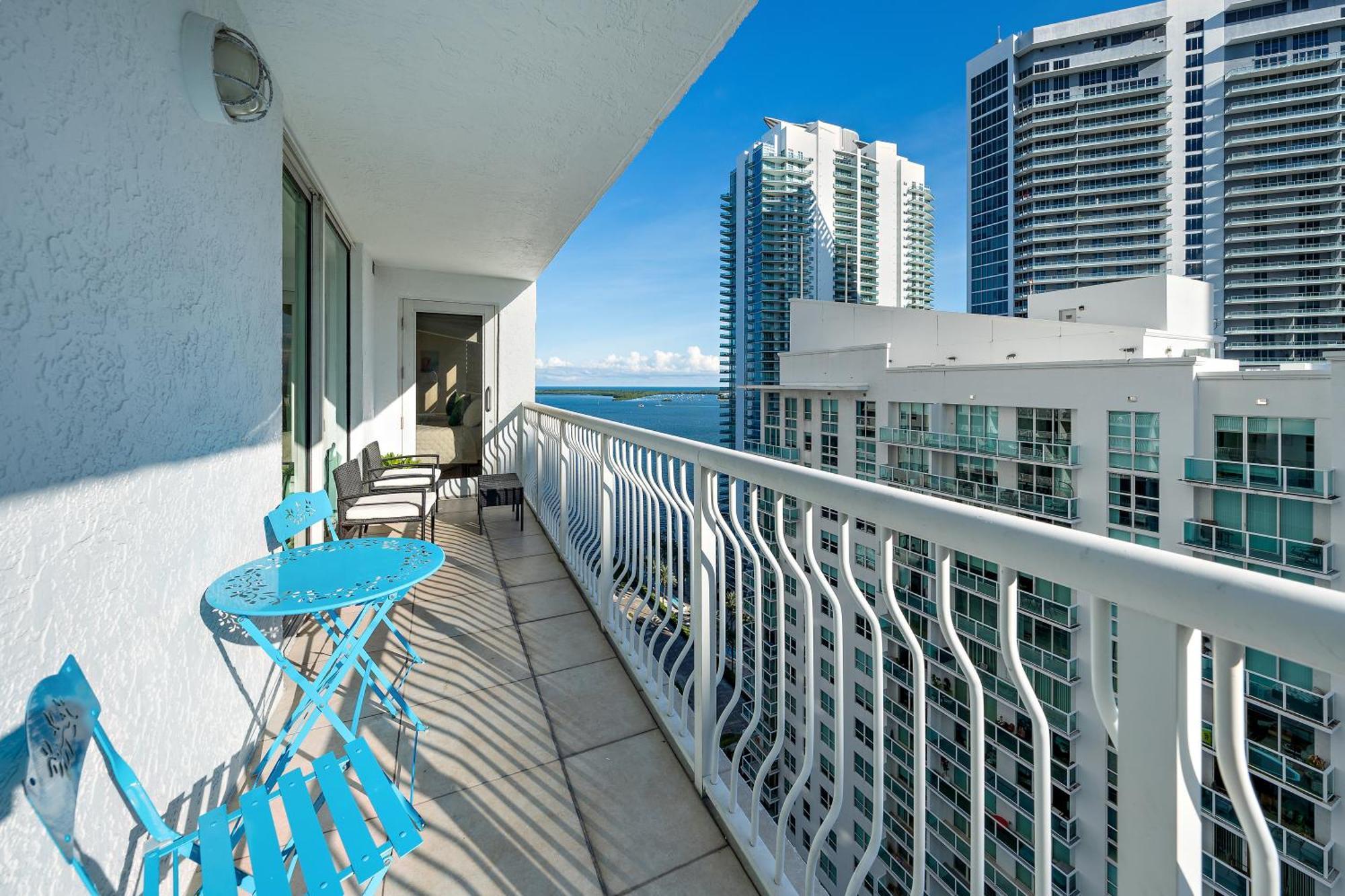 Stylish 2br With Skyline Views, Free Parking, Sleeps 8 Apartamento *