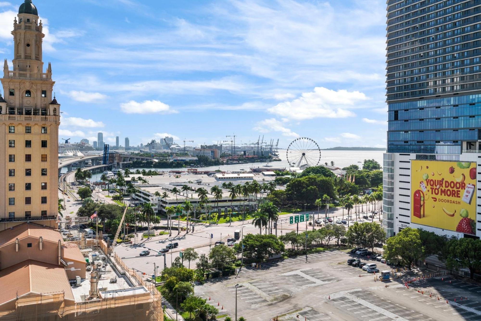 New 28th Floor Unit - Breathtaking Bay And Downtown Views *
