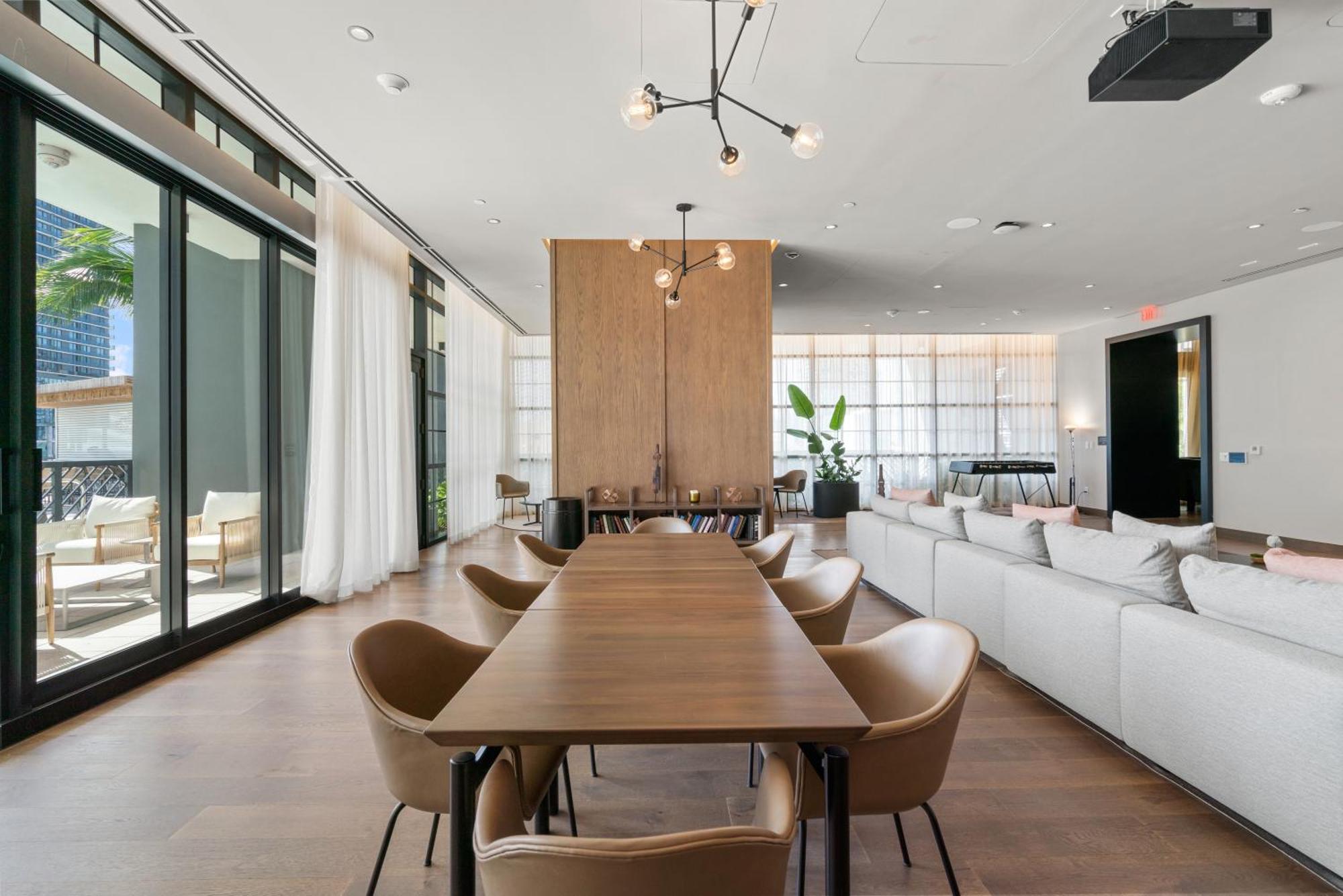 New Luxurious Floor 35th - Miami's Heart *