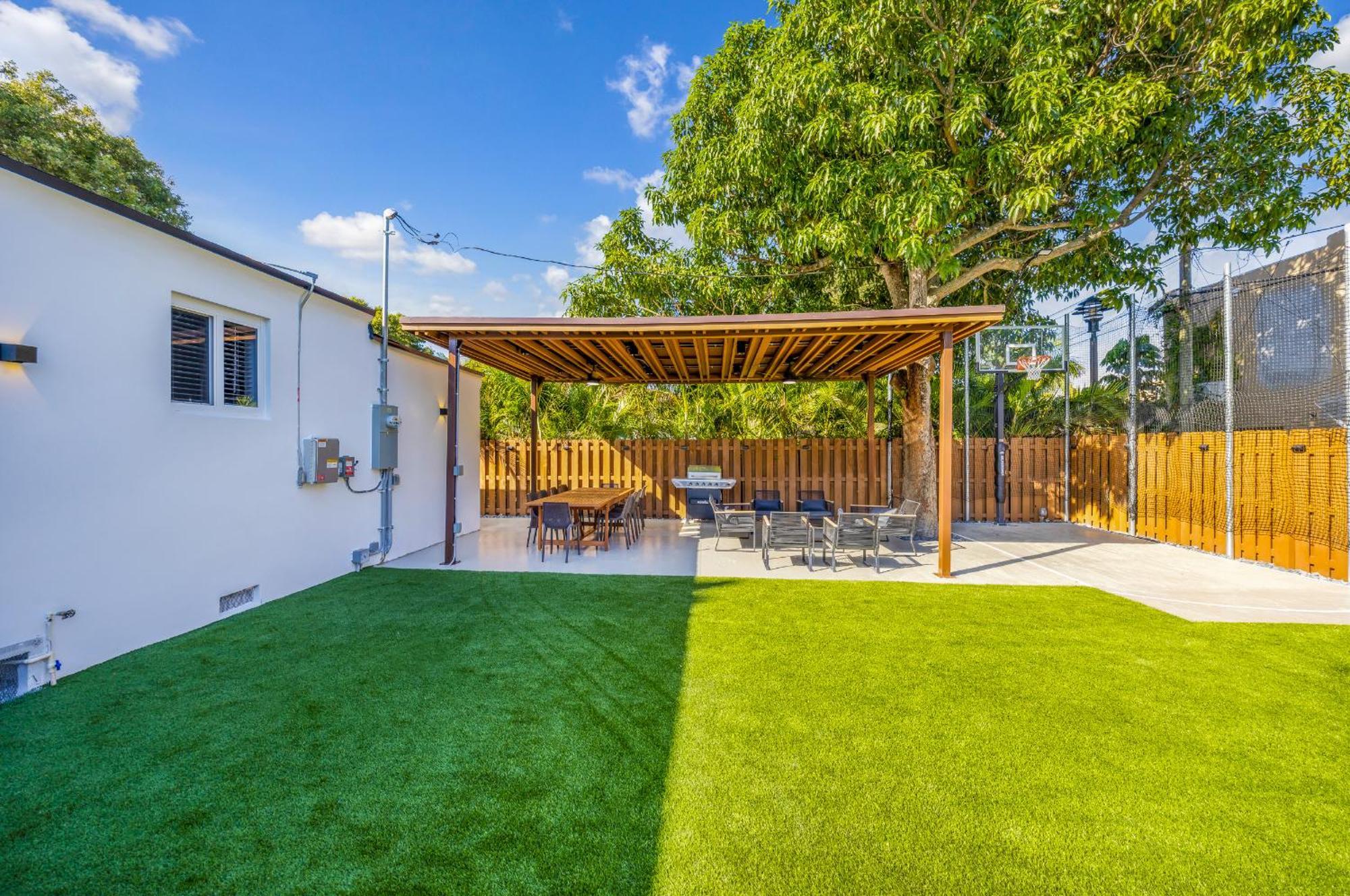New Design Dist Gem Pool,hottub,minigolf,nespresso