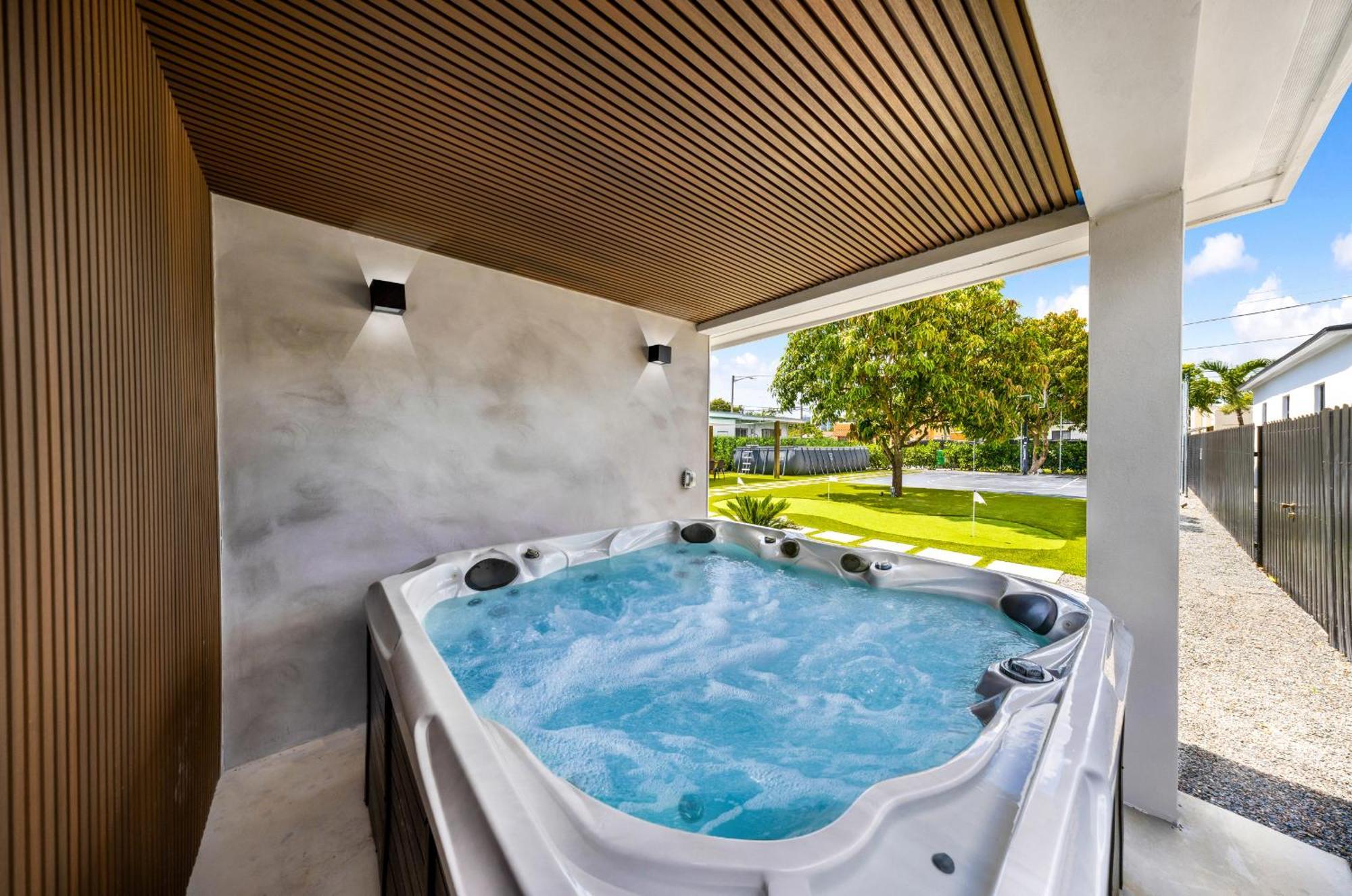 Villa Design Dist Pool,hottub,billard Y Nespresso *