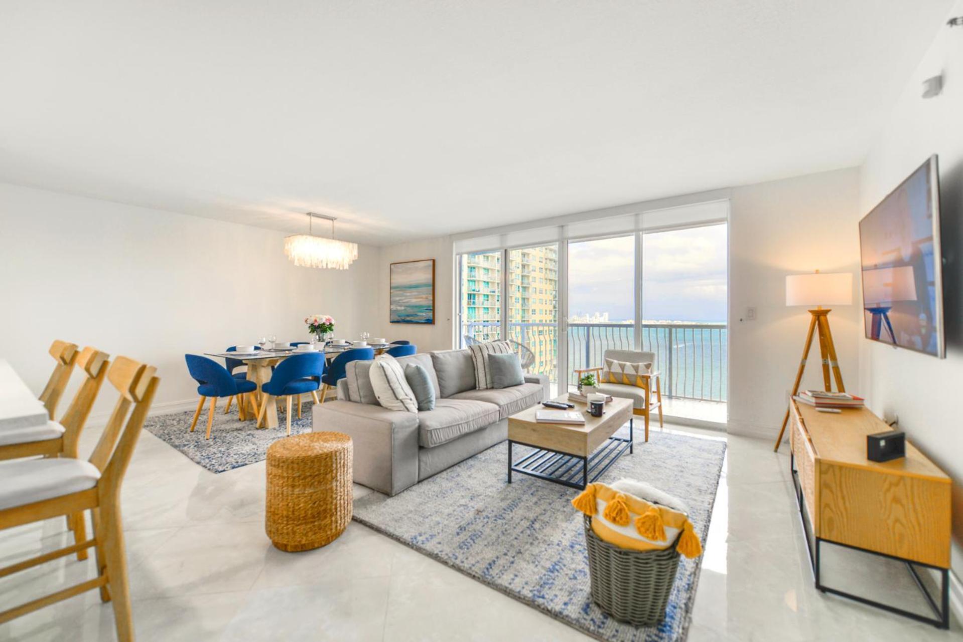 Open The Window And Enjoy The Sea Breeze At Exclusive Condo! *