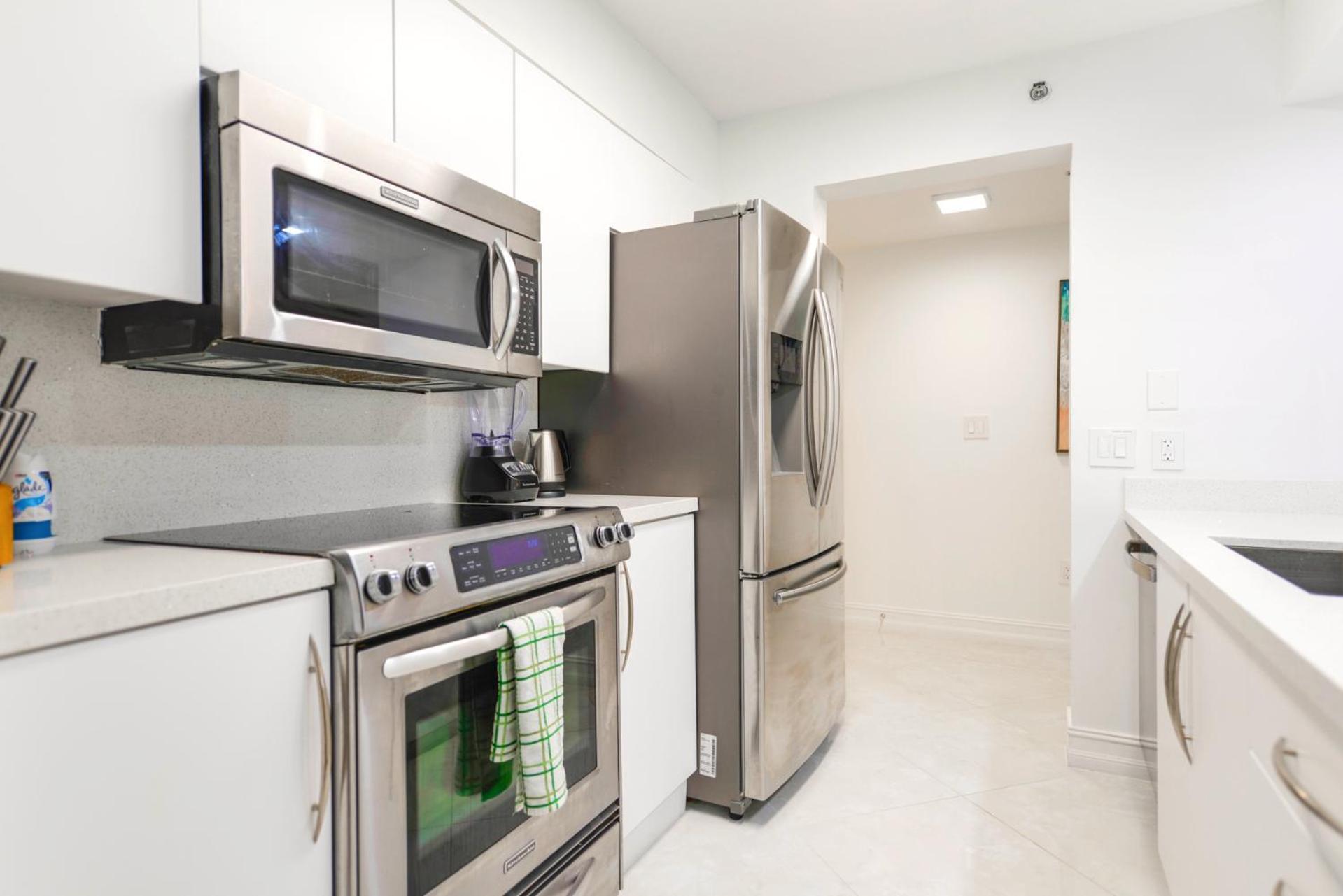 Open The Window And Enjoy The Sea Breeze At Exclusive Condo! Apartment Miami
