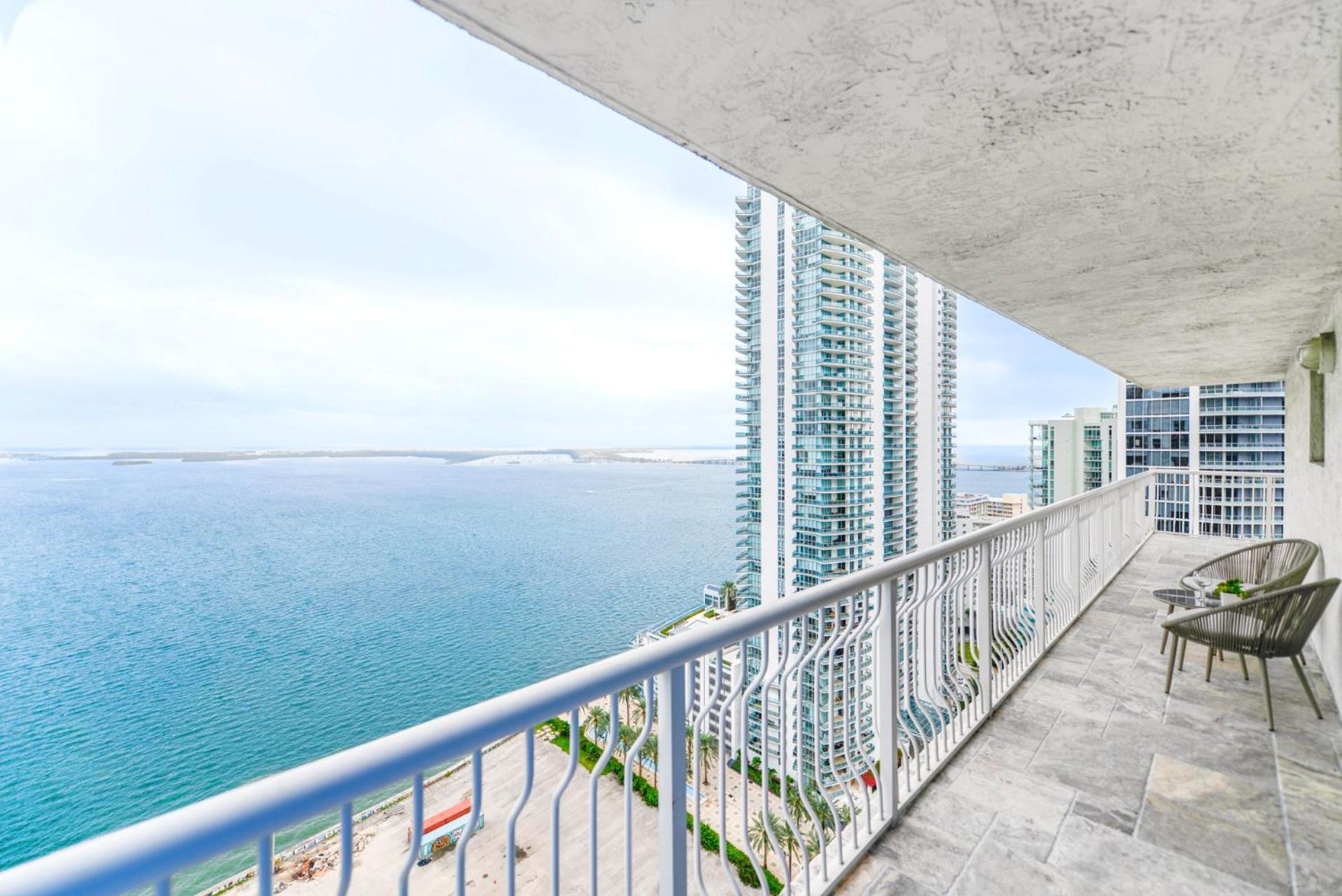 Open The Window And Enjoy The Sea Breeze At Exclusive Condo! *