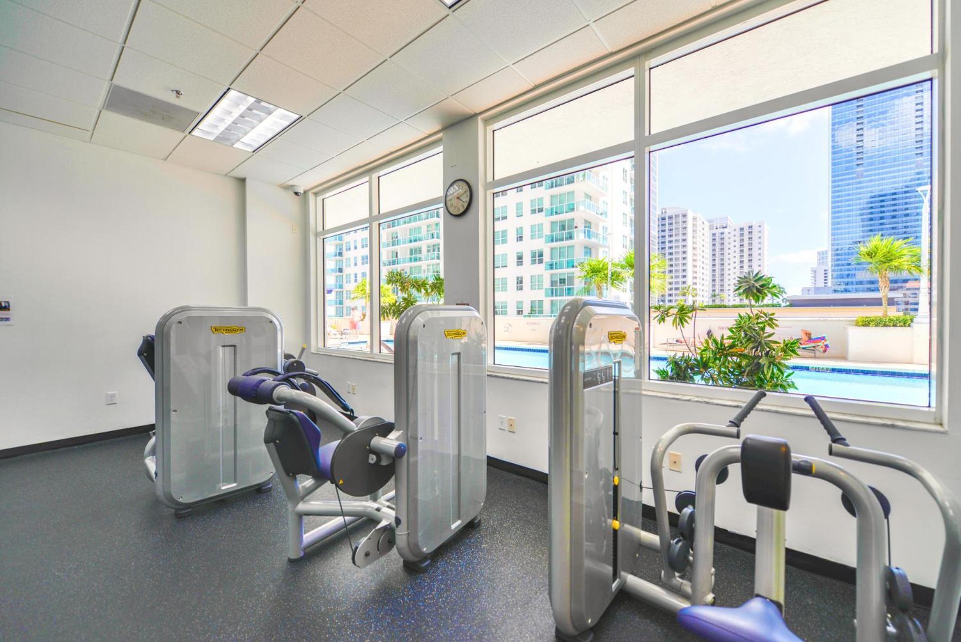 Open The Window And Enjoy The Sea Breeze At Exclusive Condo!