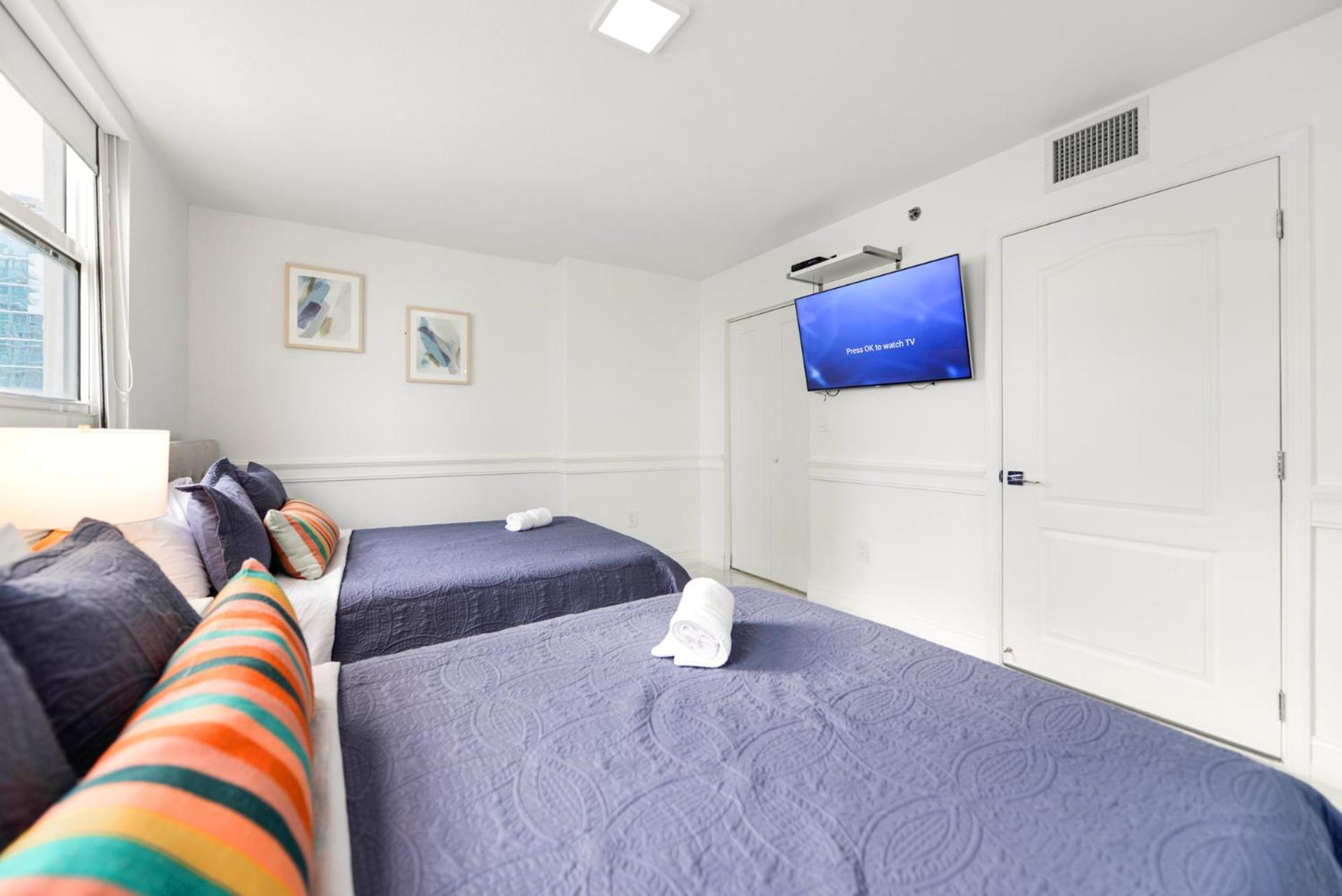 Open The Window And Enjoy The Sea Breeze At Exclusive Condo! Apartment