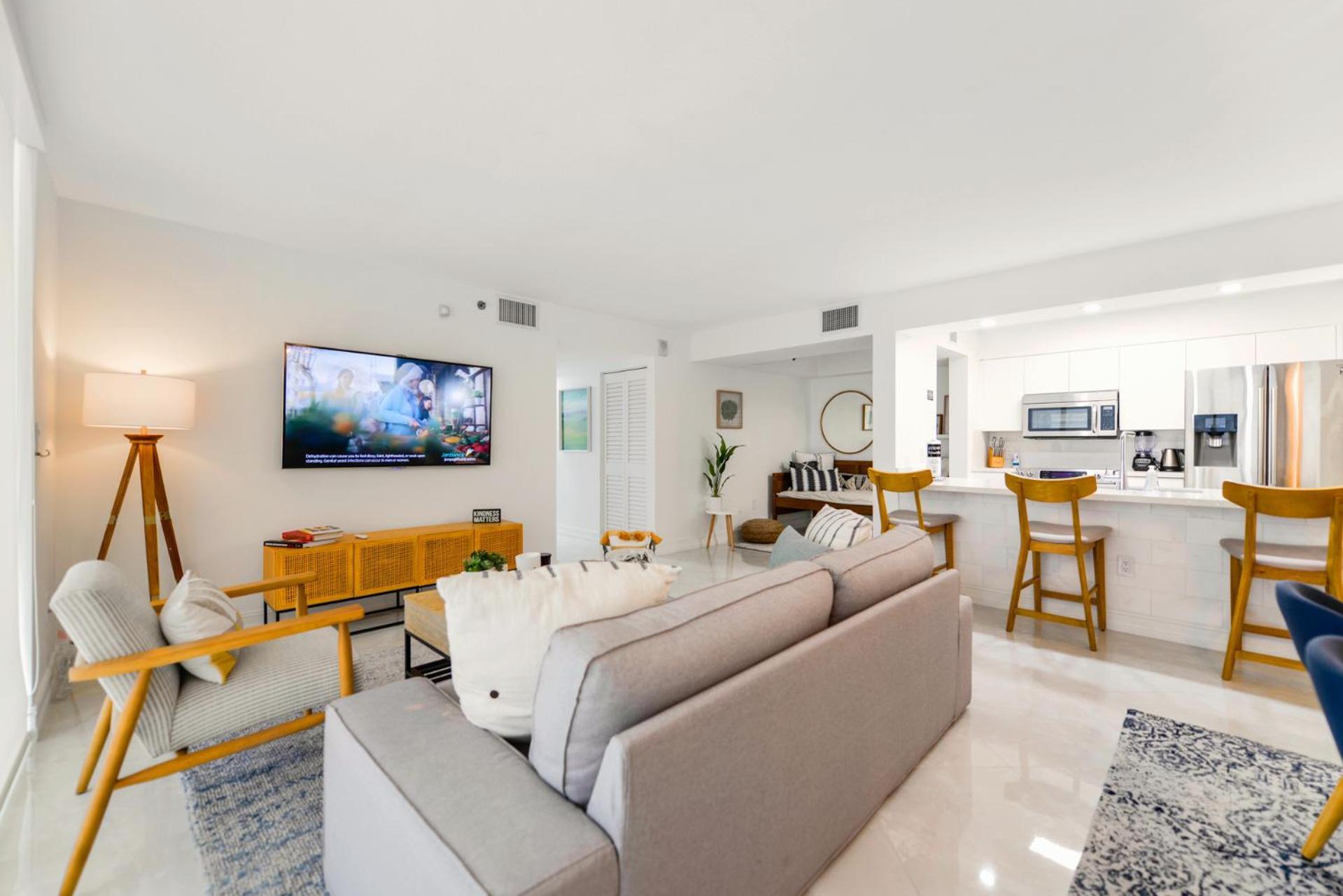 Open The Window And Enjoy The Sea Breeze At Exclusive Condo! Apartment *
