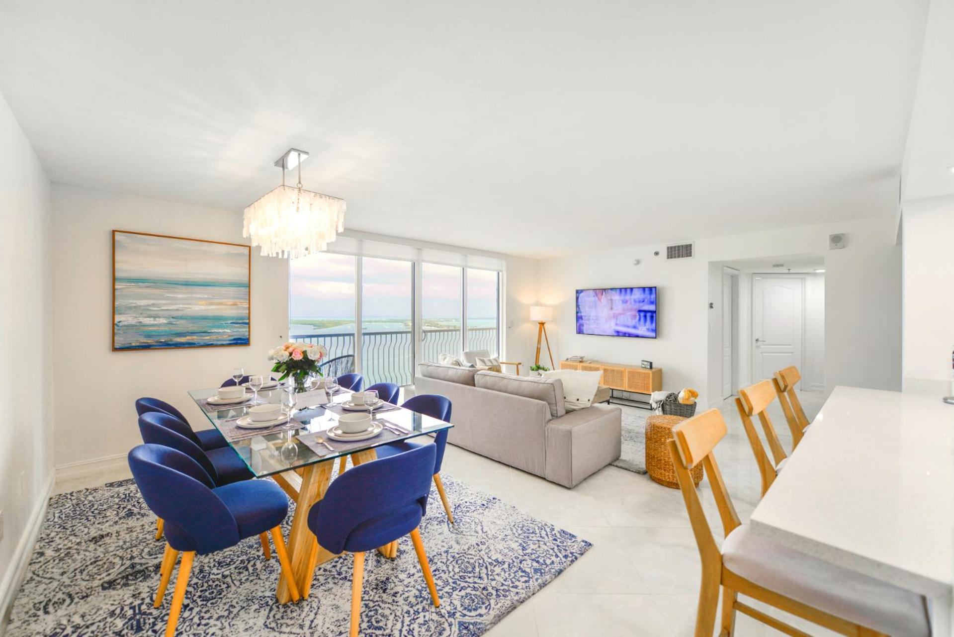 Open The Window And Enjoy The Sea Breeze At Exclusive Condo! *