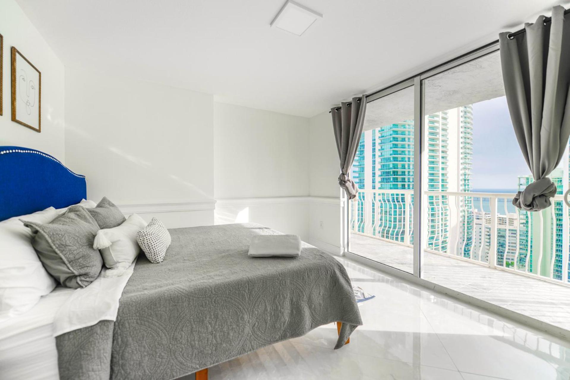 Open The Window And Enjoy The Sea Breeze At Exclusive Condo! Apartment Miami