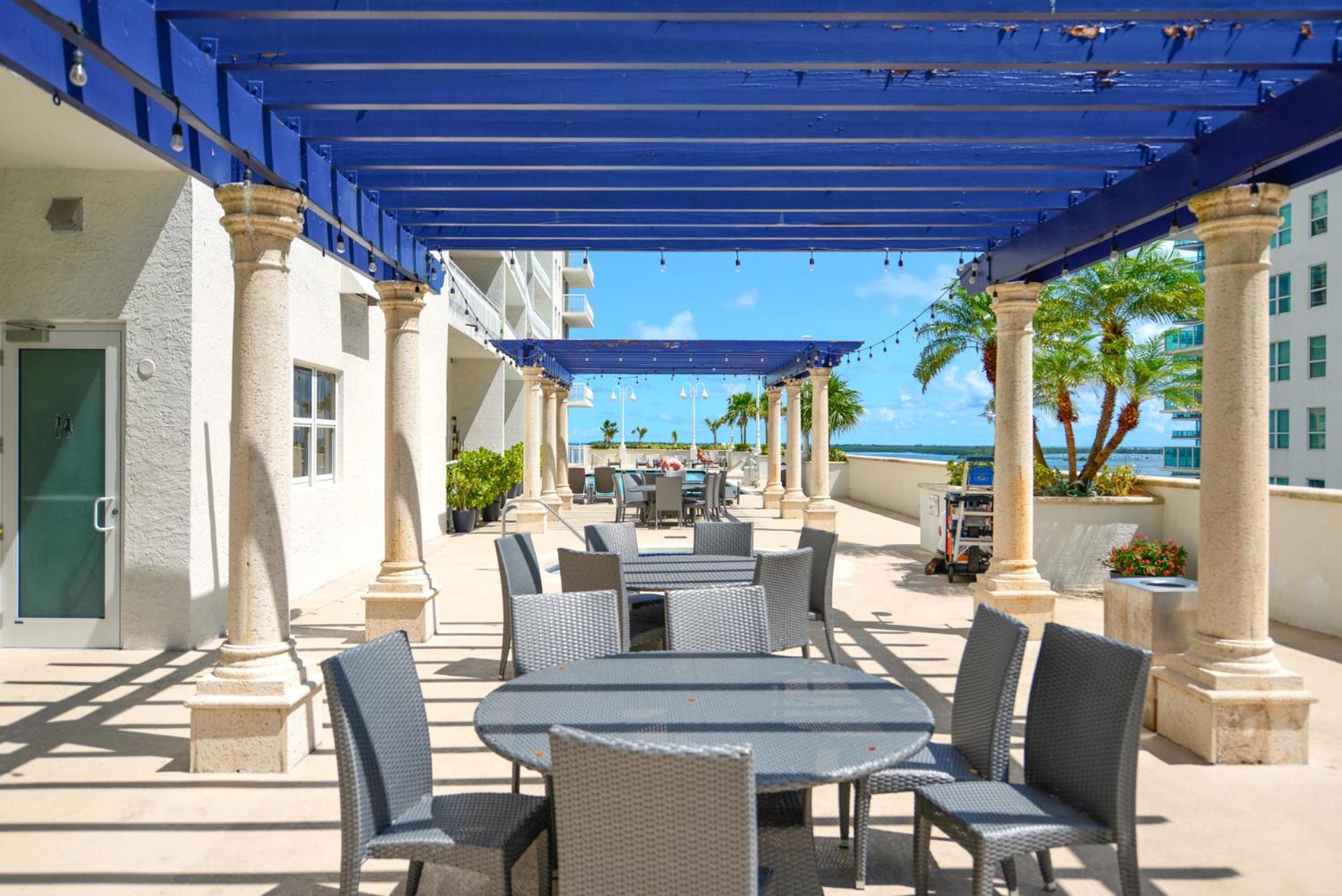 Open The Window And Enjoy The Sea Breeze At Exclusive Condo! Apartment Miami
