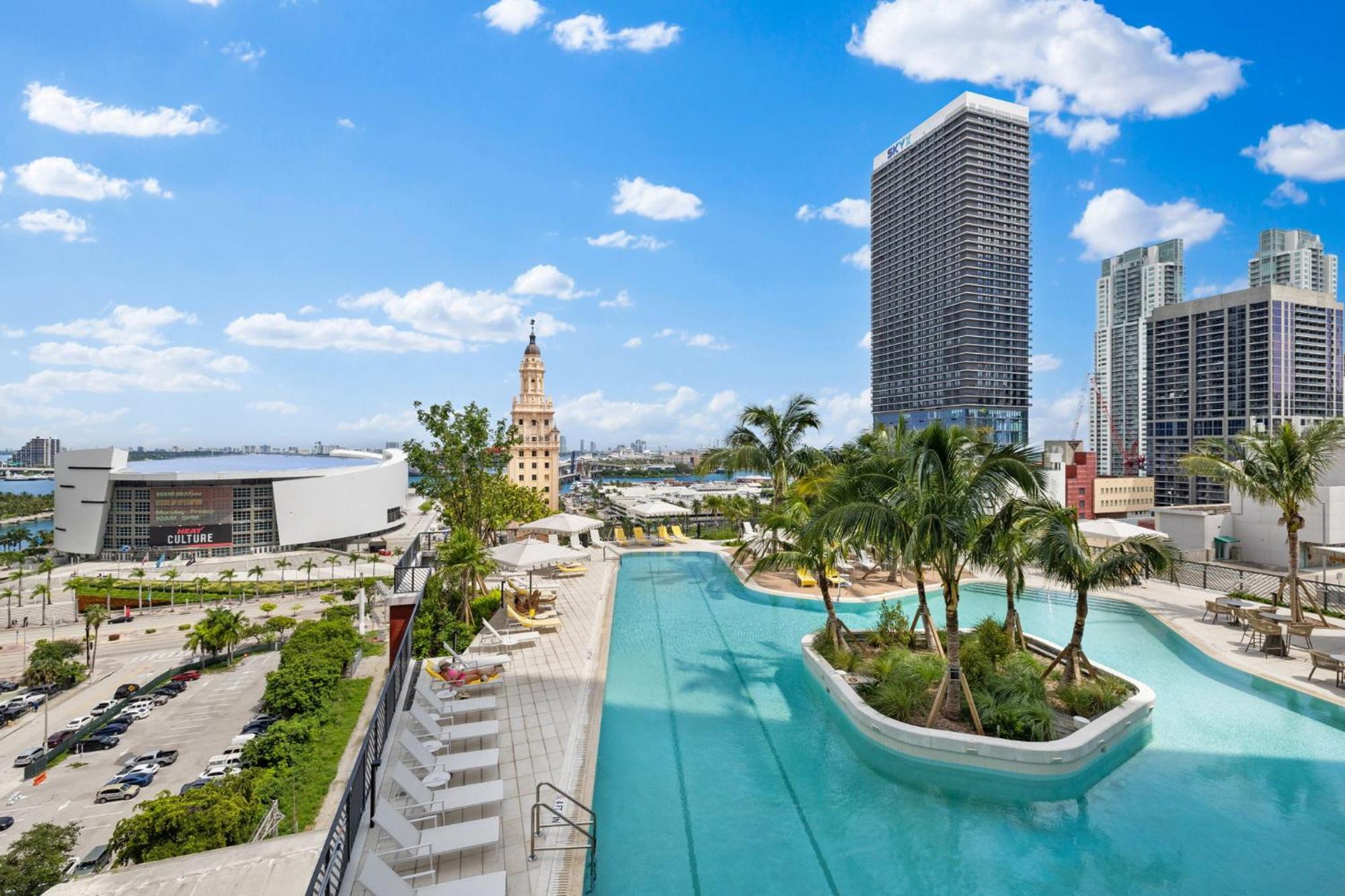 Lux Downtown W Free Parking *