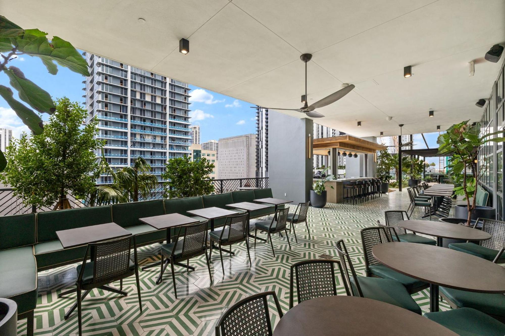 Lux Downtown W Free Parking *