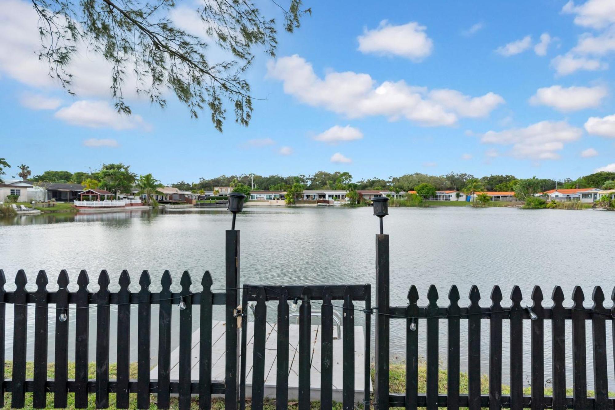 Lakefront Retreat Perfect For Family Fun Holiday home Miami