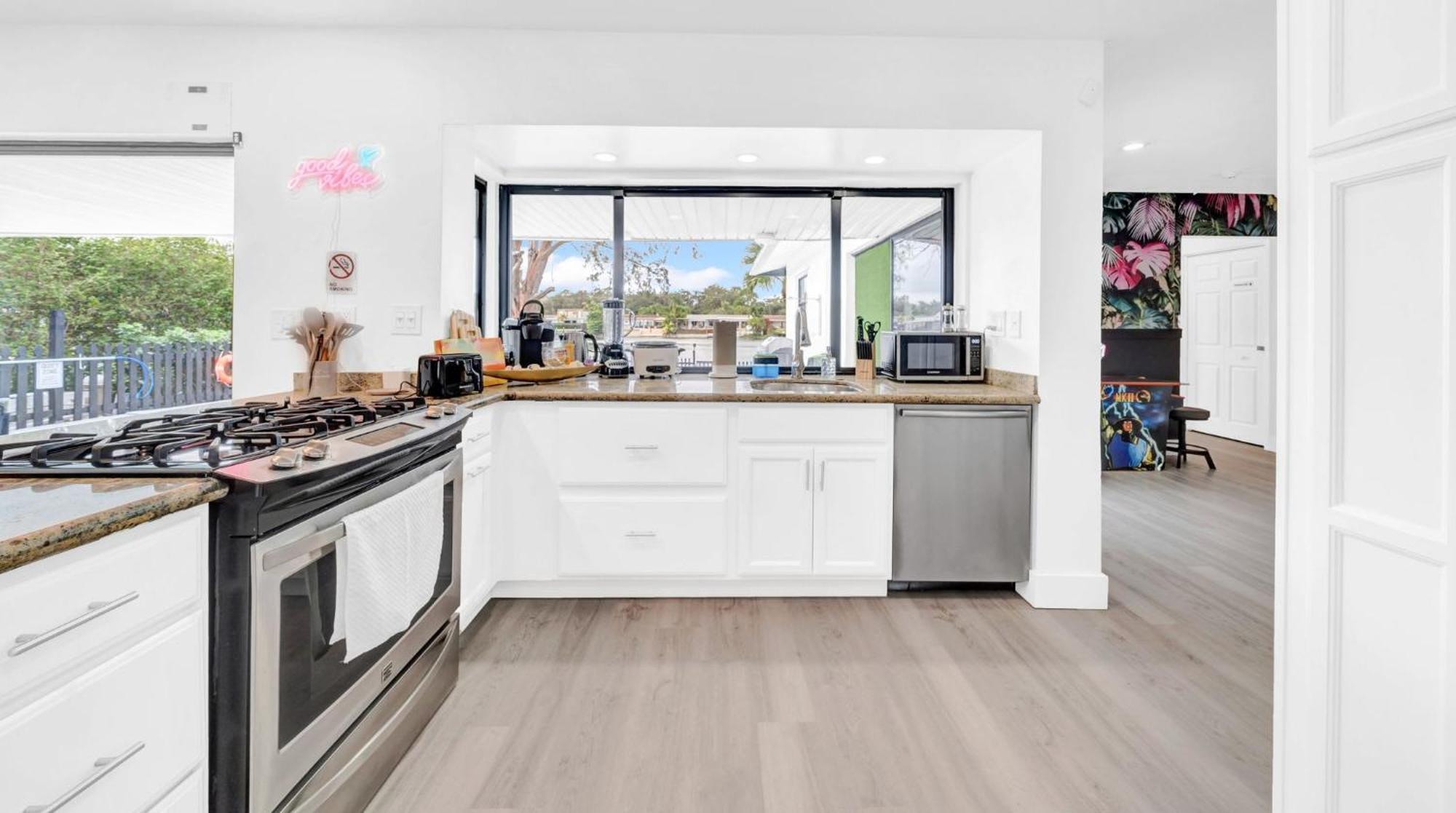 Lakefront Retreat Perfect For Family Fun Holiday home