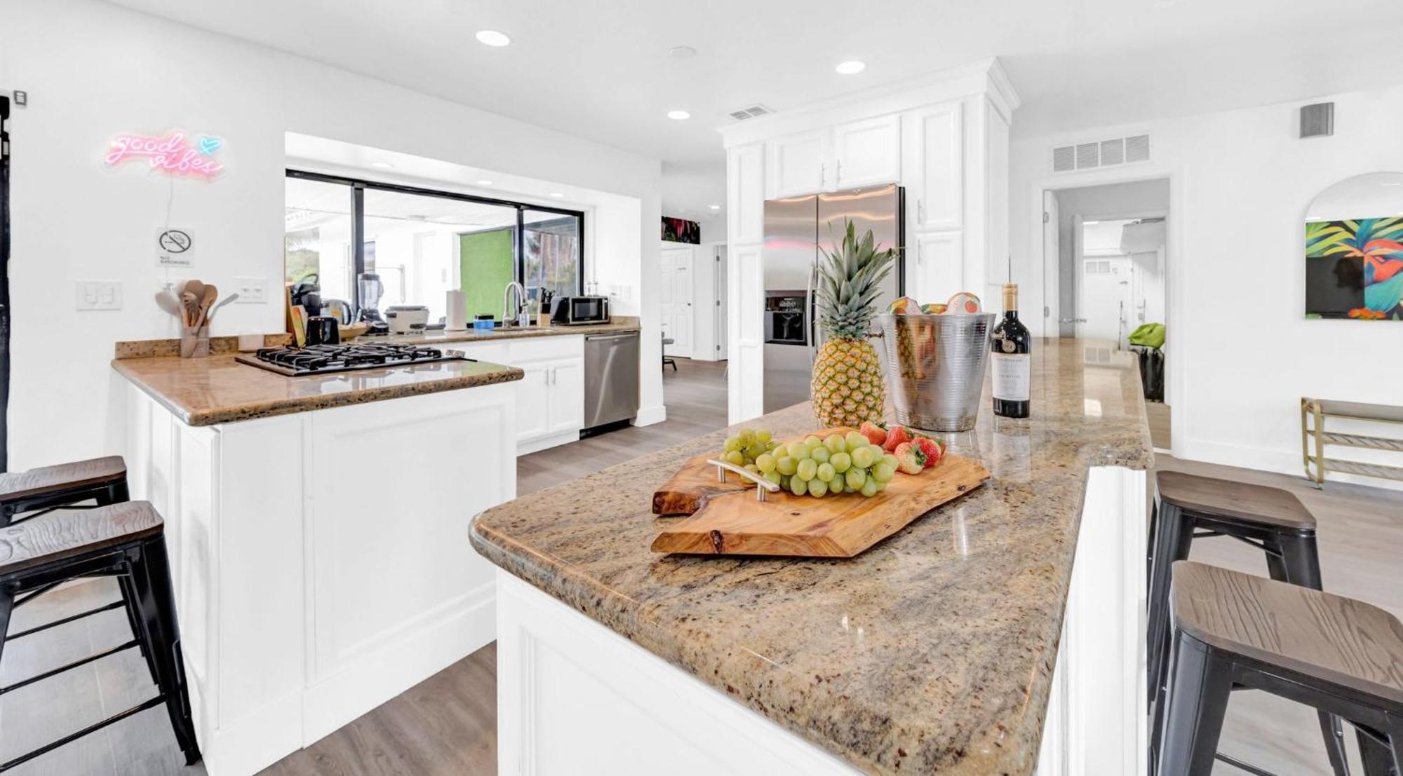 Lakefront Retreat Perfect For Family Fun Holiday home