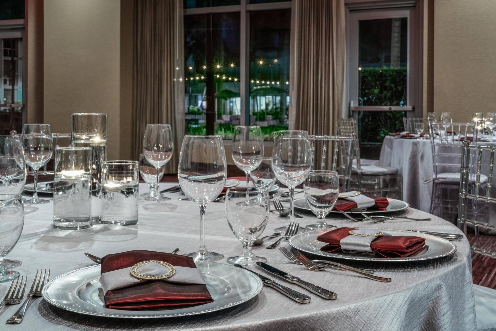 Hotel Courtyard By Marriott Airport Miami