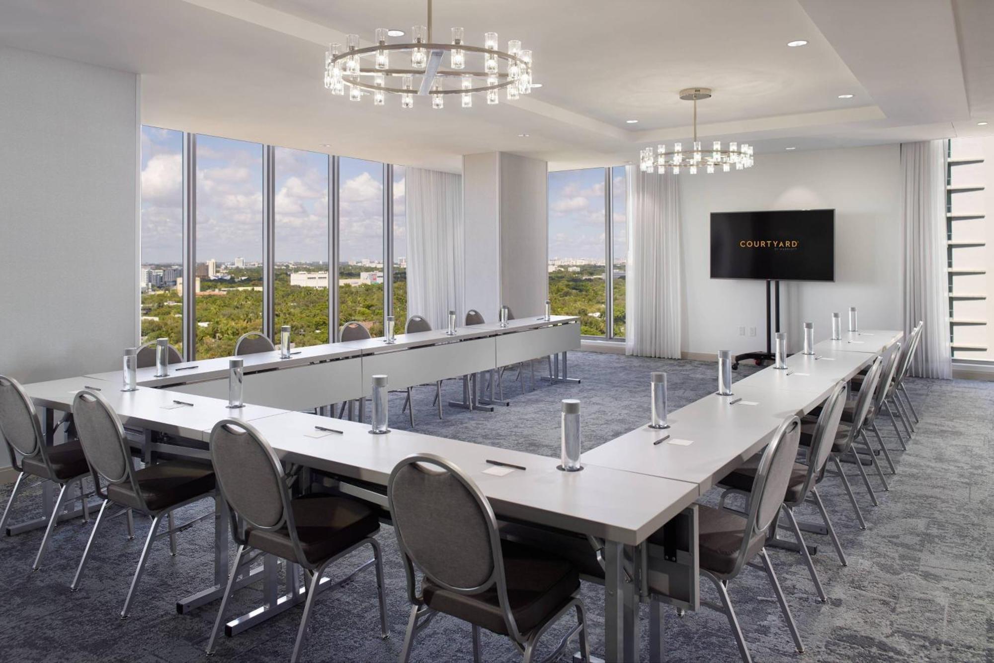 Courtyard Coconut Grove 3*