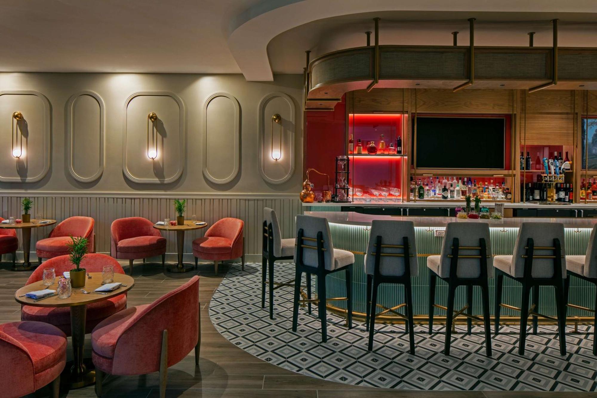 Sonesta Airport Hotel 4*