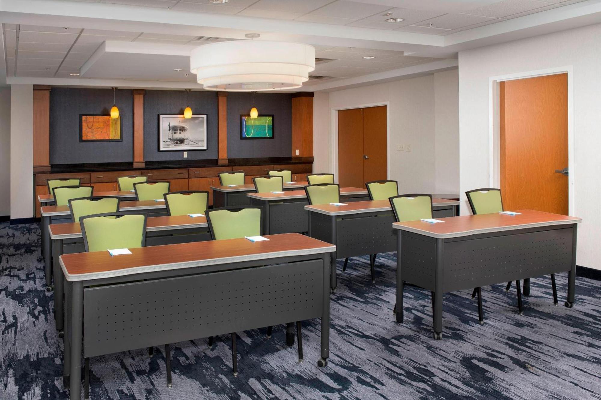 Hotel Fairfield & By Marriott Airport South 3*