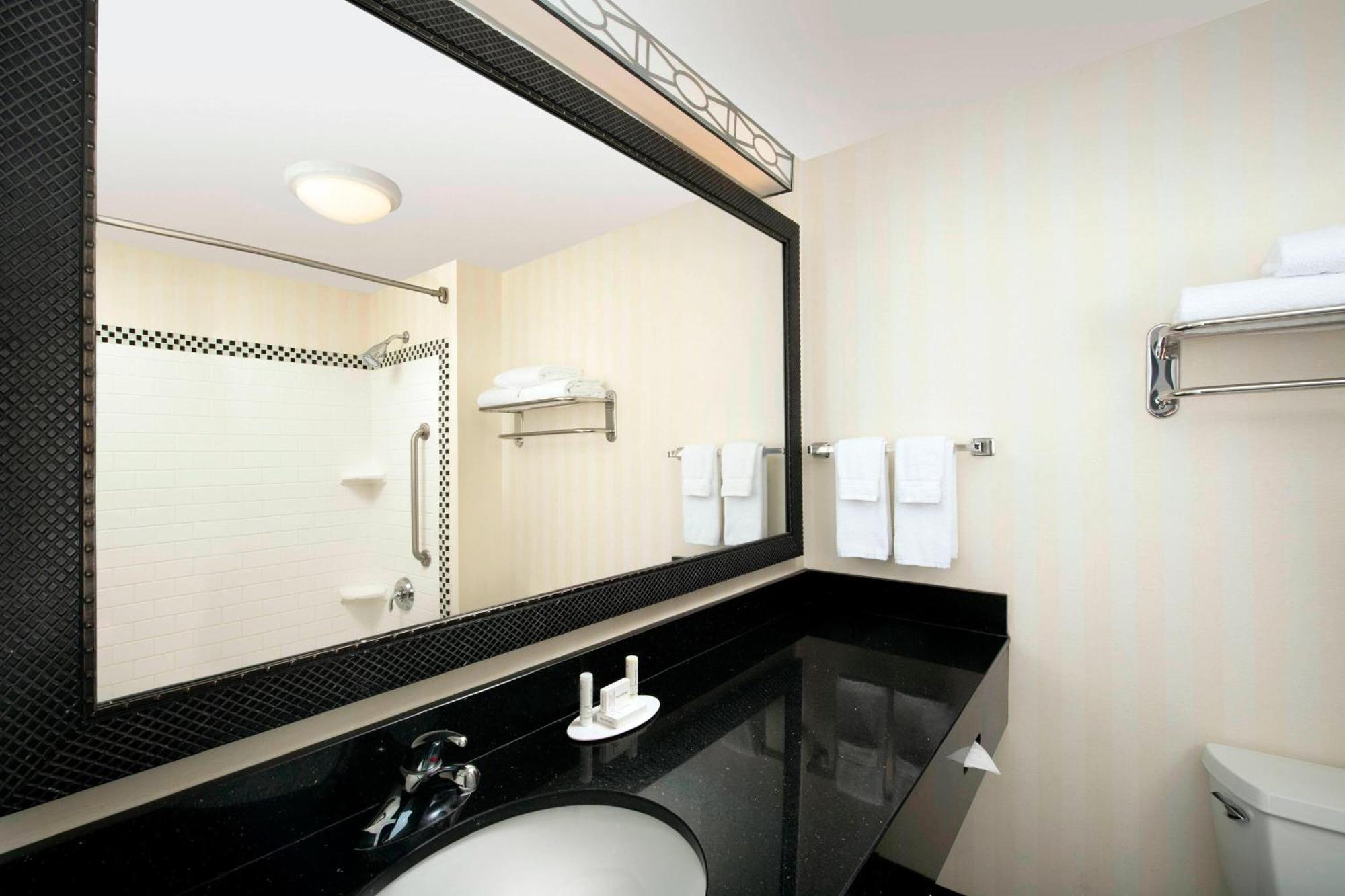 Hotel Fairfield & By Marriott Airport South