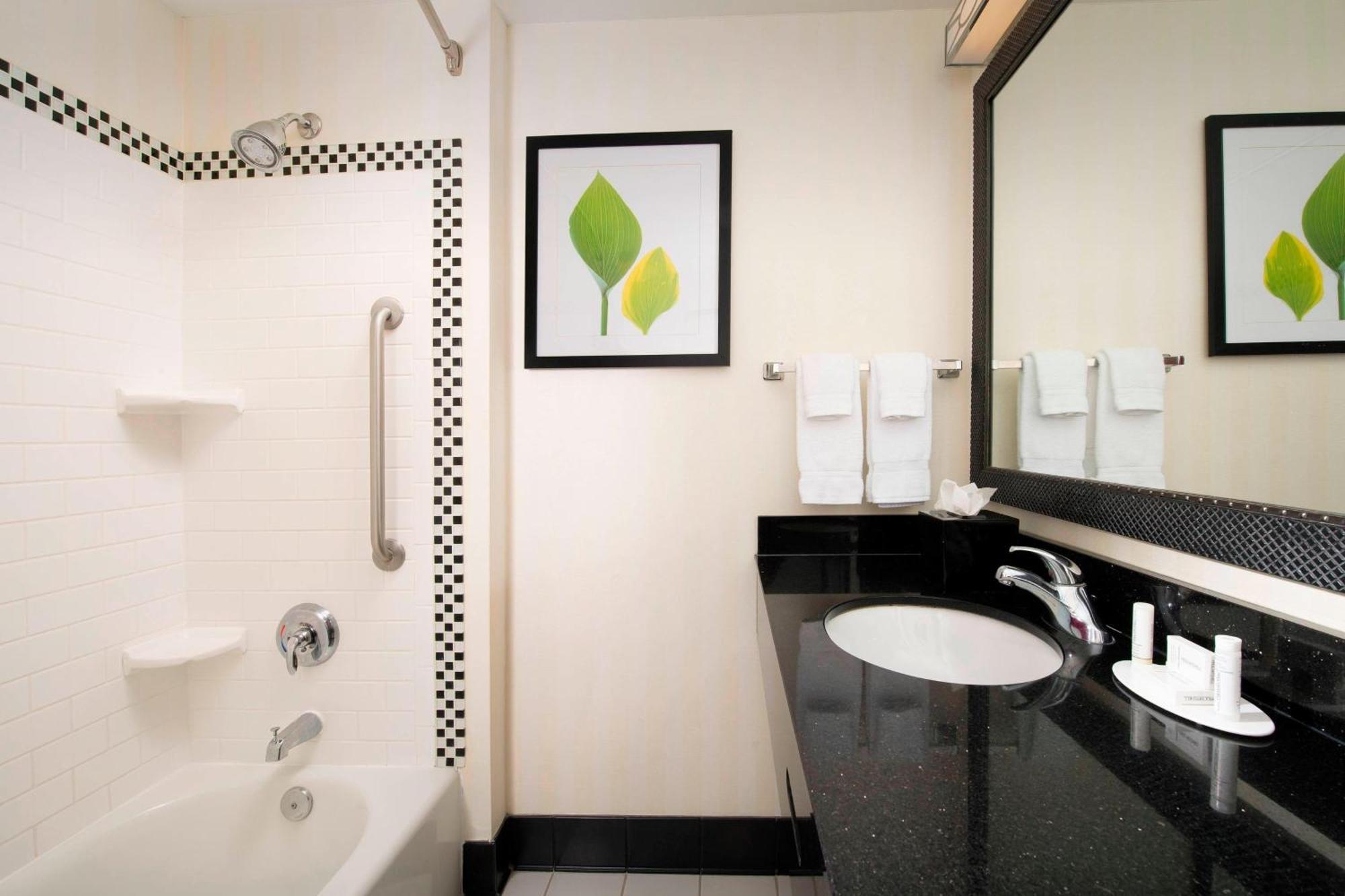 Hotel Fairfield & By Marriott Airport South Miami