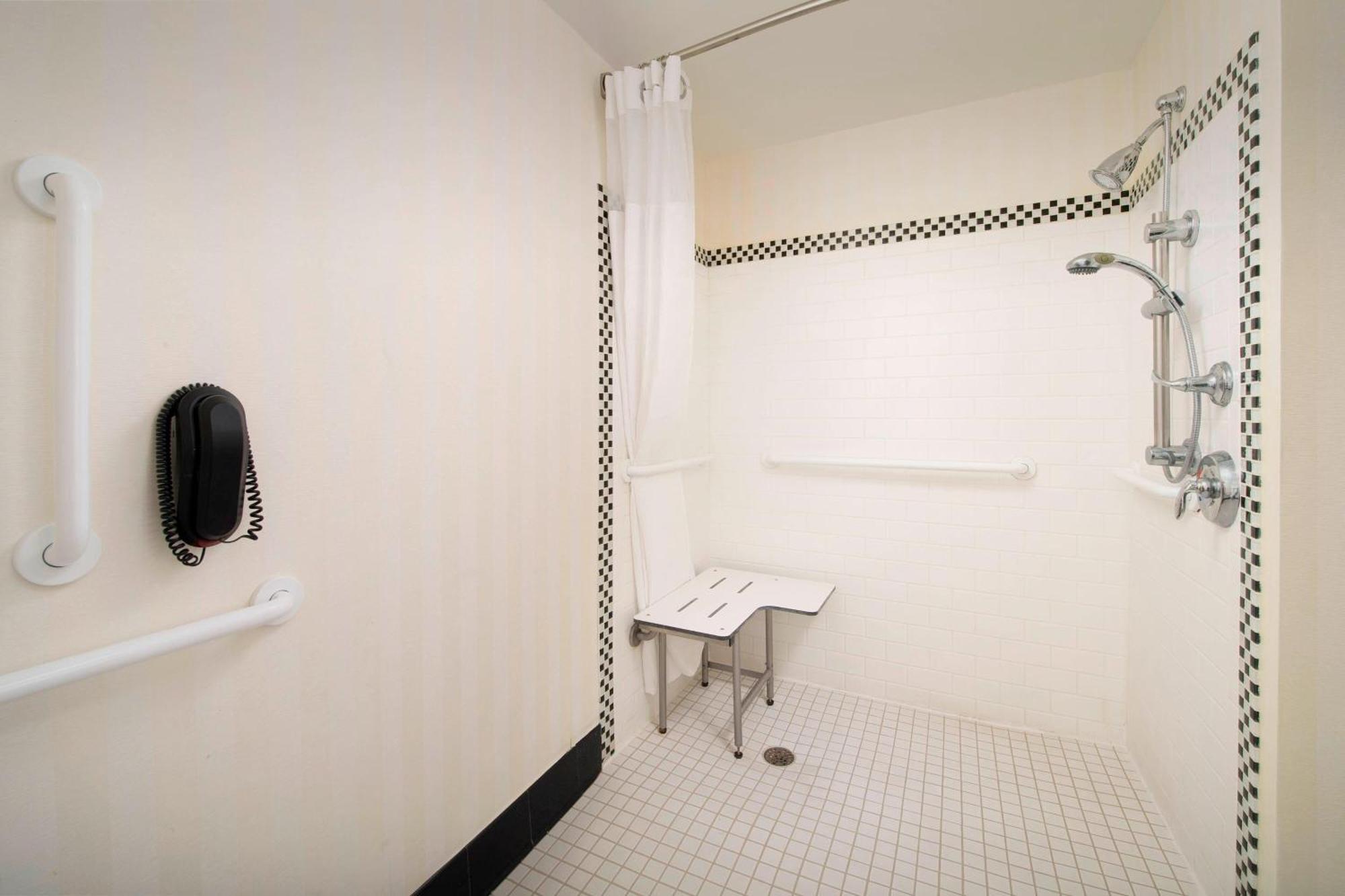 Fairfield & By Marriott Airport South Hotel 3*