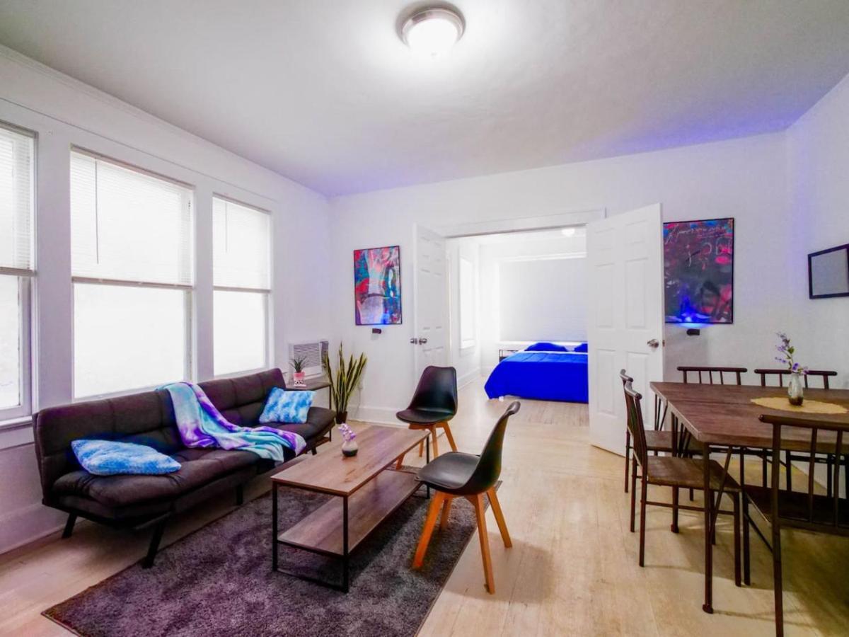 Stylish Retreat-edgewater