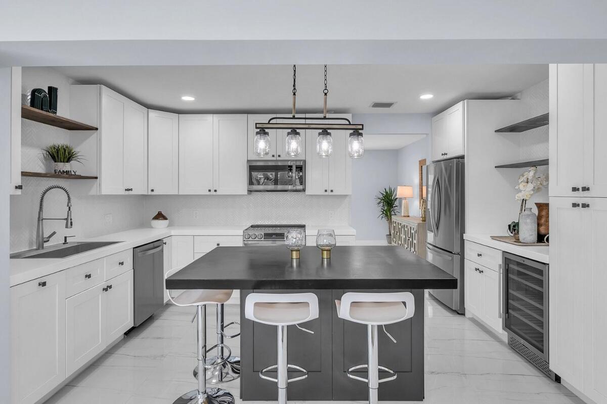 5 Bedroom Location & Charm Holiday home Miami