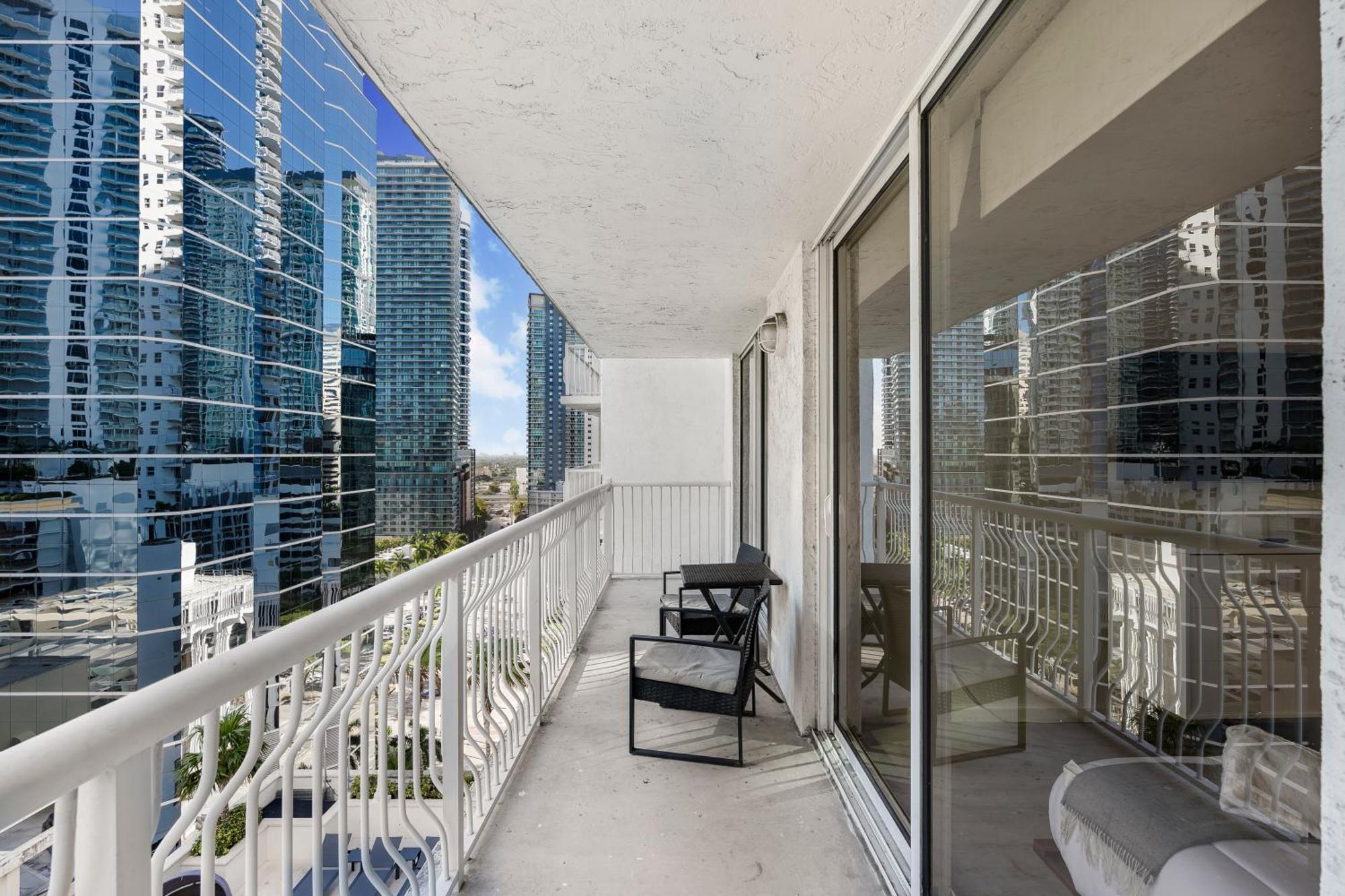 Apartment Stylish Brickell With Stunning Views & Premier Amenities *