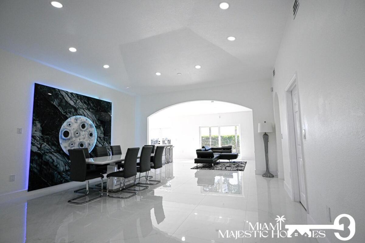 Golden Horizon Villa, Pool, Perfect Game Room, Bbq
