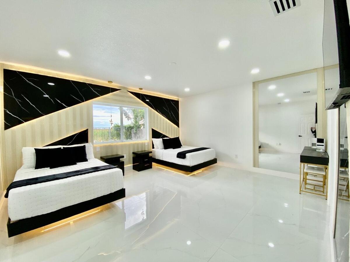 Golden Horizon Villa, Pool, Perfect Game Room, Bbq Holiday home Miami