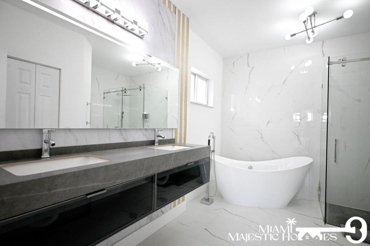Golden Horizon Villa, Pool, Perfect Game Room, Bbq Holiday home