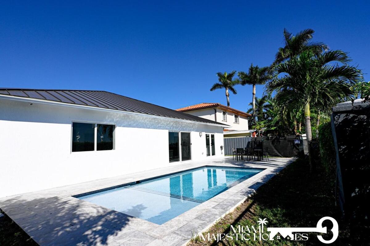 Golden Horizon Villa, Pool, Perfect Game Room, Bbq Holiday home