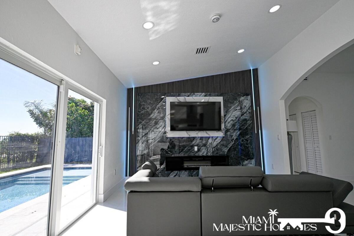 Holiday home Golden Horizon Villa, Pool, Perfect Game Room, Bbq *