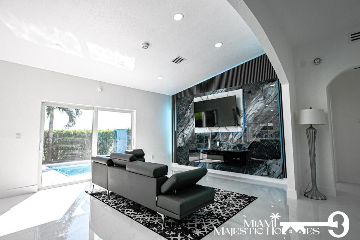 Golden Horizon Villa, Pool, Perfect Game Room, Bbq