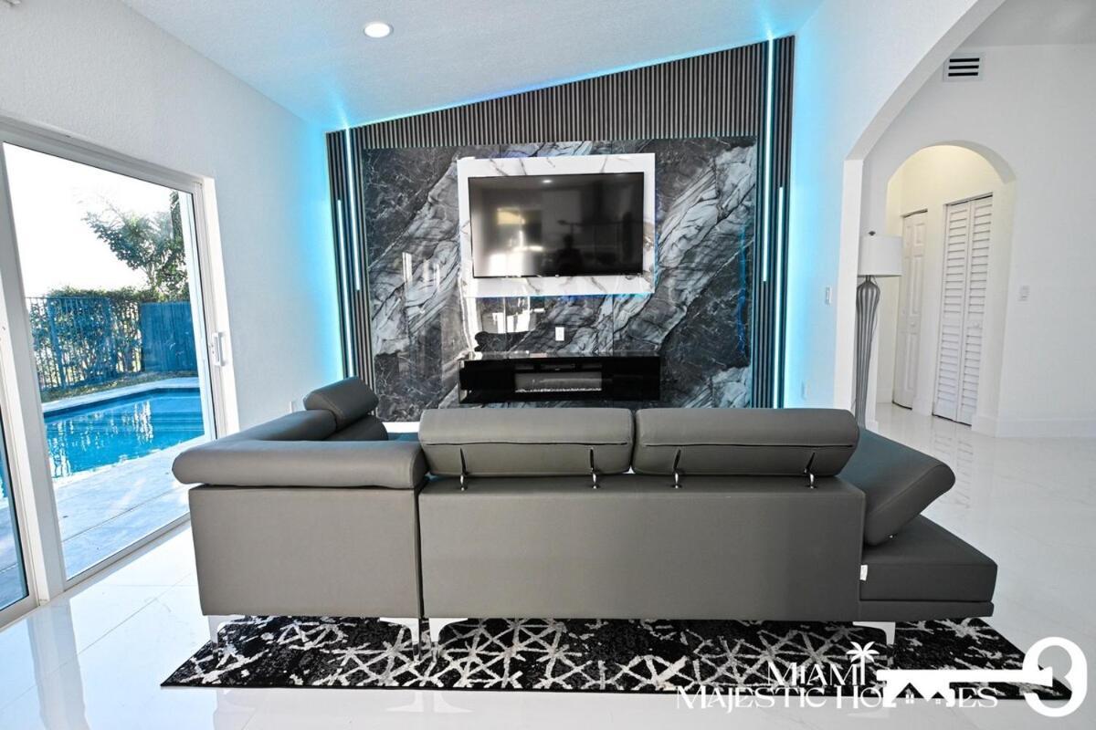 Holiday home Golden Horizon Villa, Pool, Perfect Game Room, Bbq