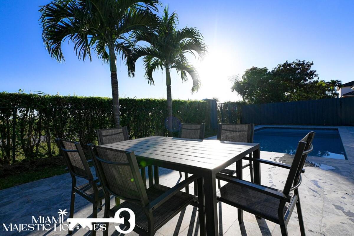 Holiday home Golden Horizon Villa, Pool, Perfect Game Room, Bbq *