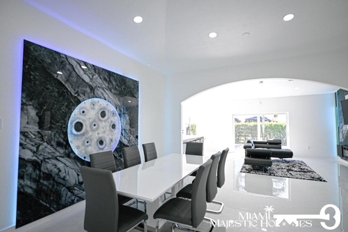 Golden Horizon Villa, Pool, Perfect Game Room, Bbq Holiday home Miami