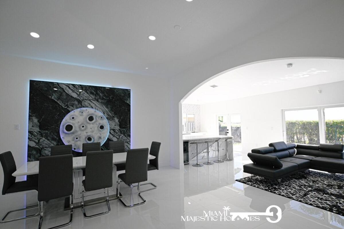 Golden Horizon Villa, Pool, Perfect Game Room, Bbq