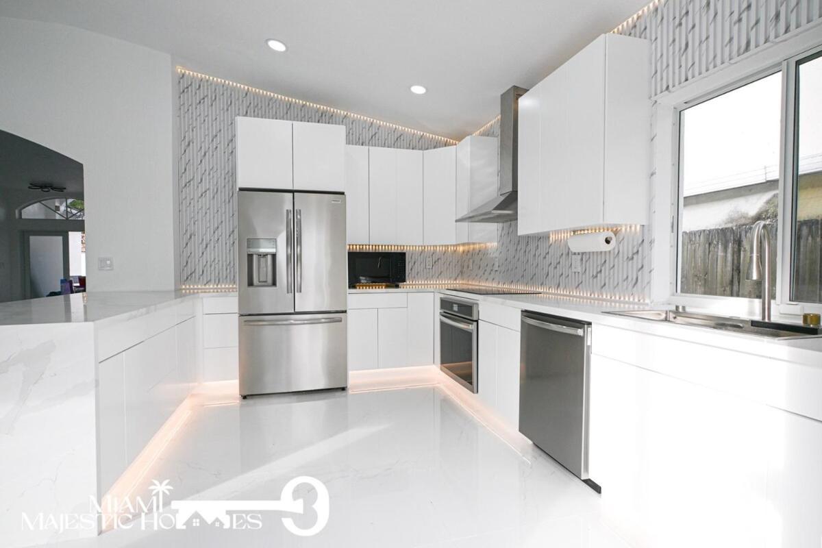 Golden Horizon Villa, Pool, Perfect Game Room, Bbq Holiday home