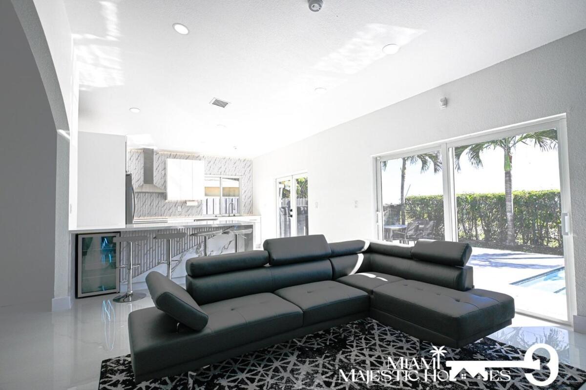 Holiday home Golden Horizon Villa, Pool, Perfect Game Room, Bbq
