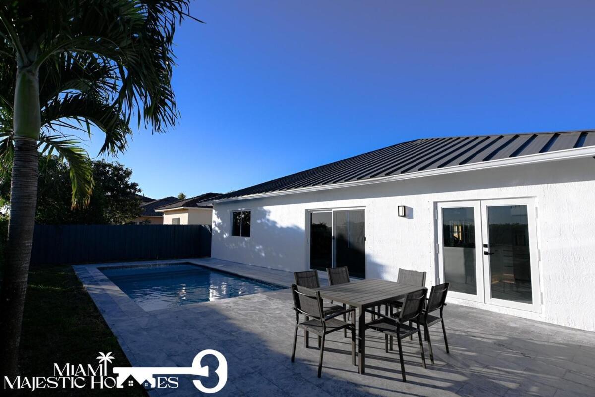 Golden Horizon Villa, Pool, Perfect Game Room, Bbq Holiday home
