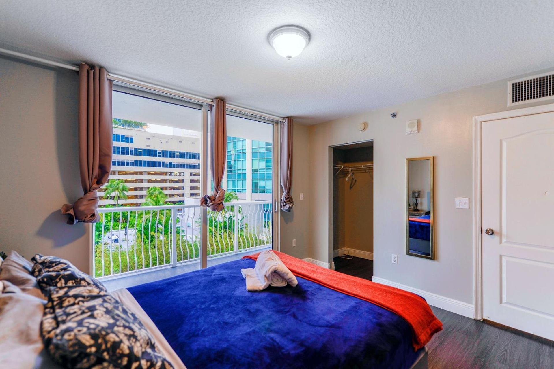 Luxurious 3br With Pool In Brickell *