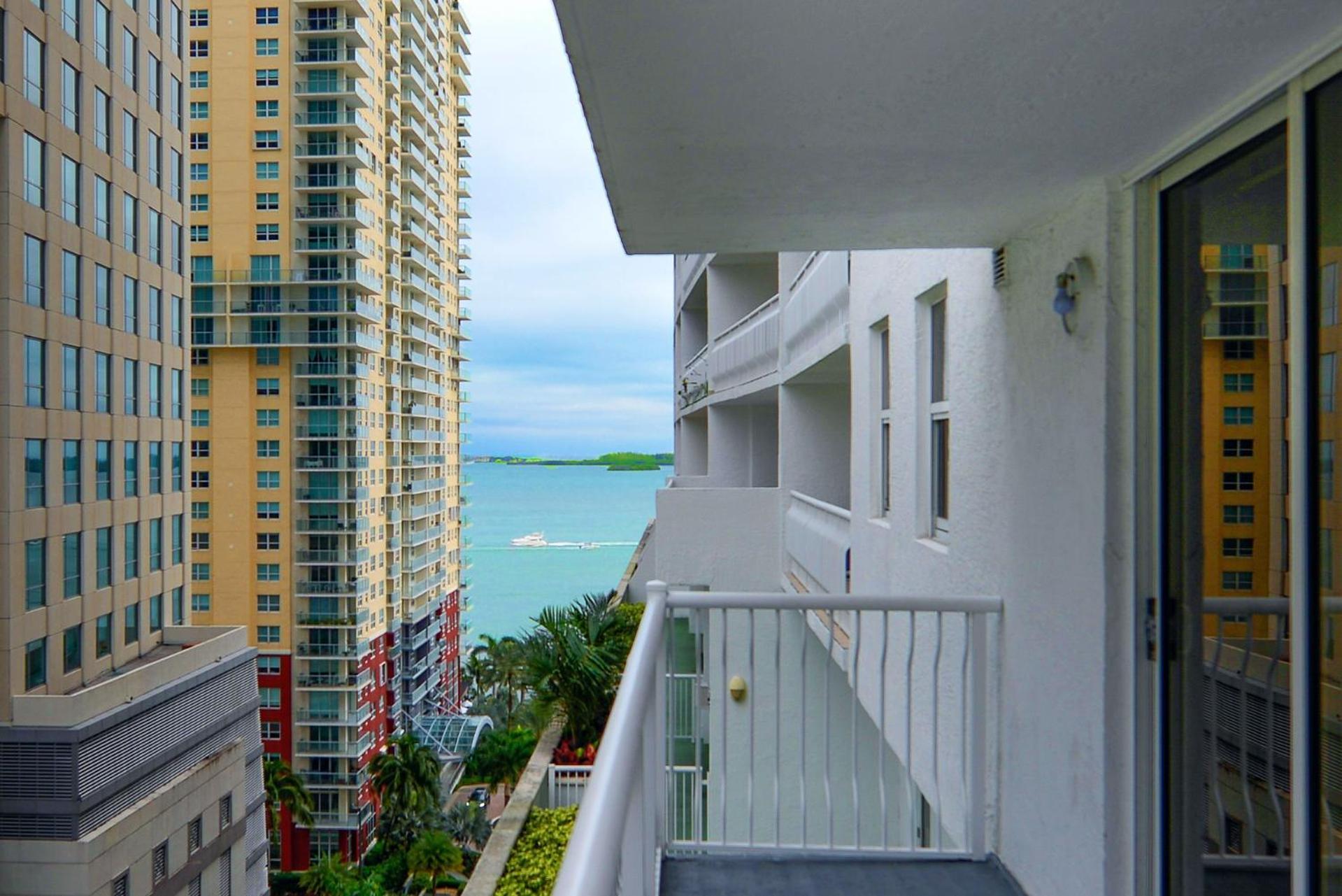 Luxurious 3br With Pool In Brickell Miami