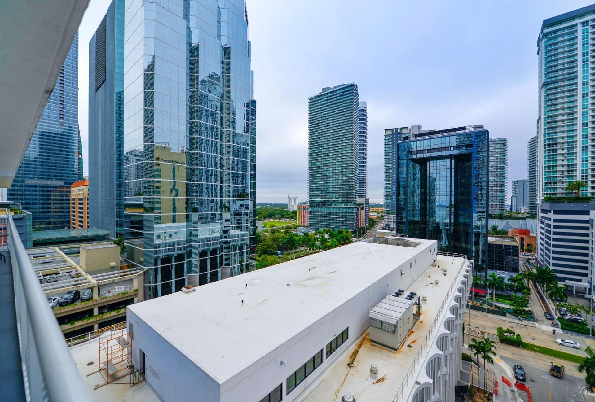 Luxurious 3br With Pool In Brickell Apartment *