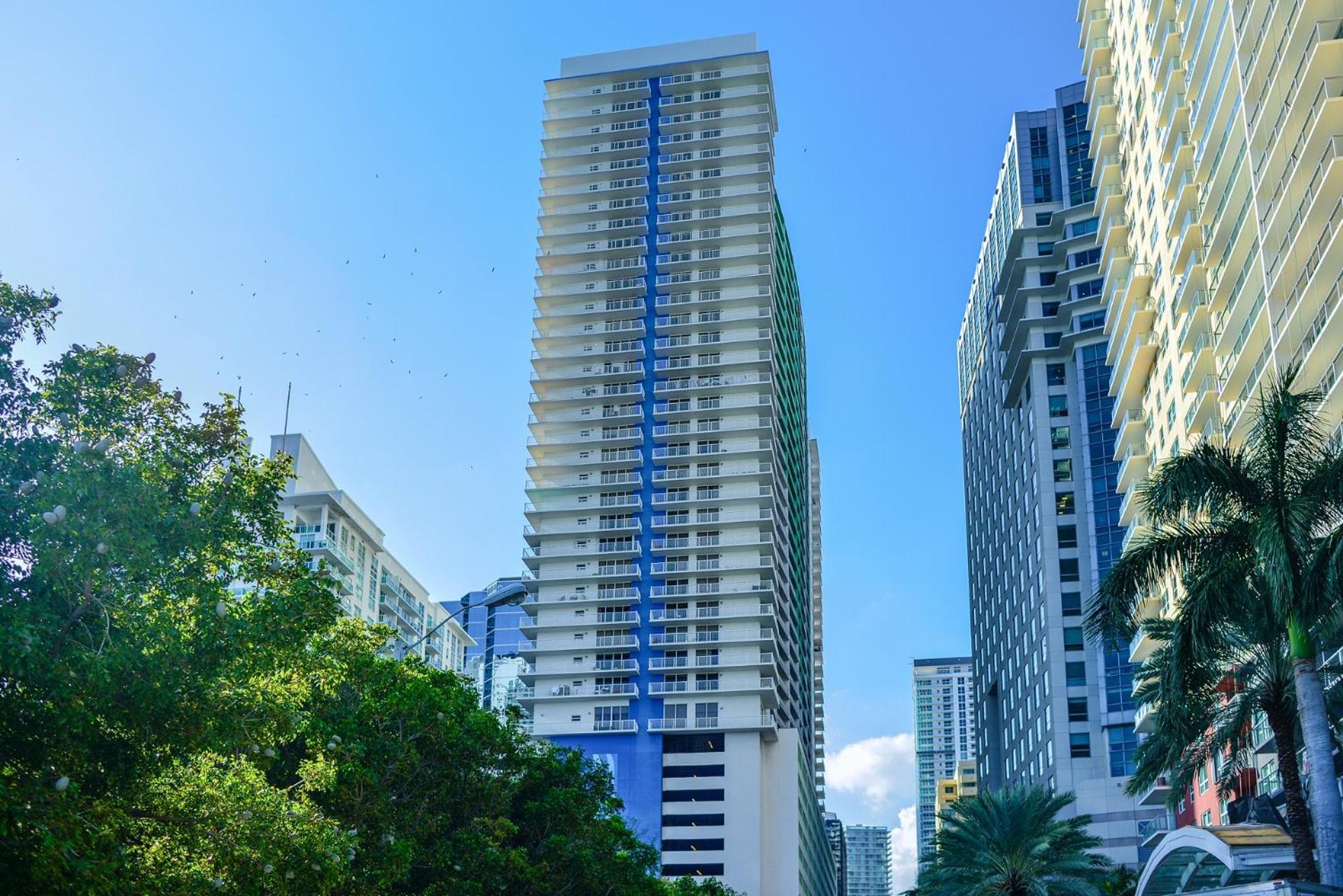 Luxurious 3br With Pool In Brickell Apartment *