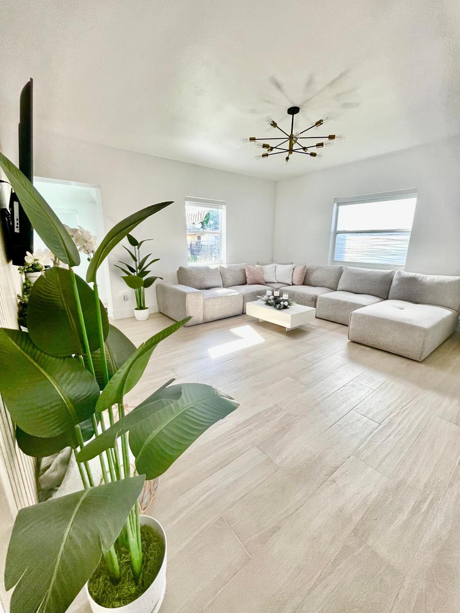 Casamia Only 10 Min To Wynwood With New Pool, Bikes, Parking And Privacy Miami