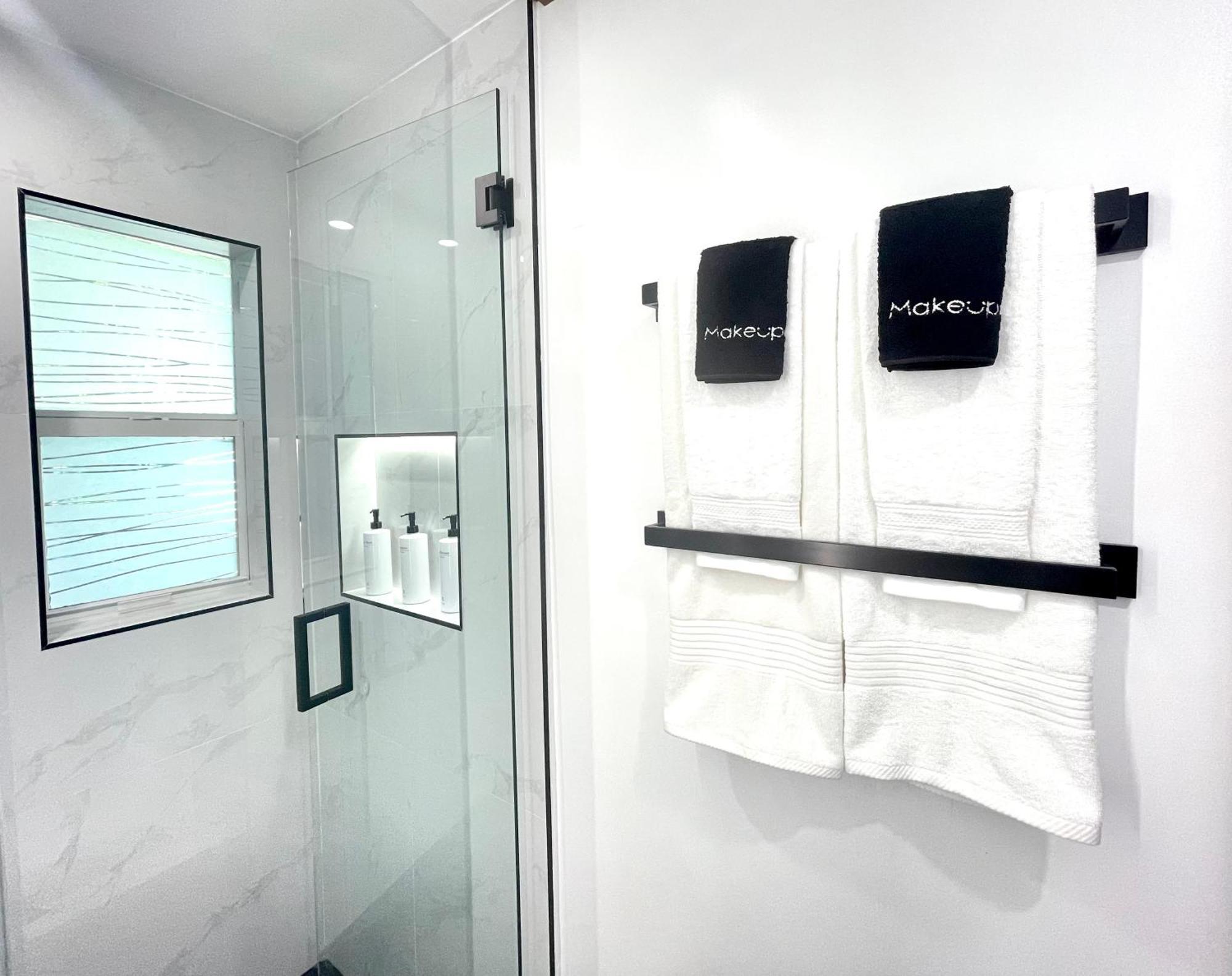 Holiday home Casamia Only 10 Min To Wynwood With New Pool, Bikes, Parking And Privacy Miami